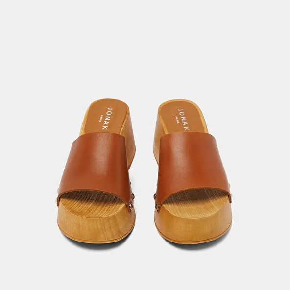 Platform mules with open toes in cognac leather